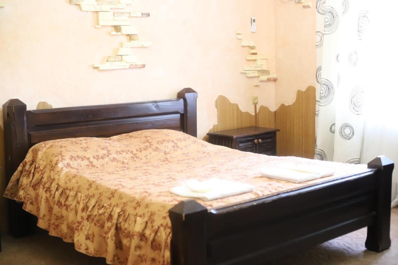 Orlyne Gnizdo Hotel Чернивци Екстериор снимка