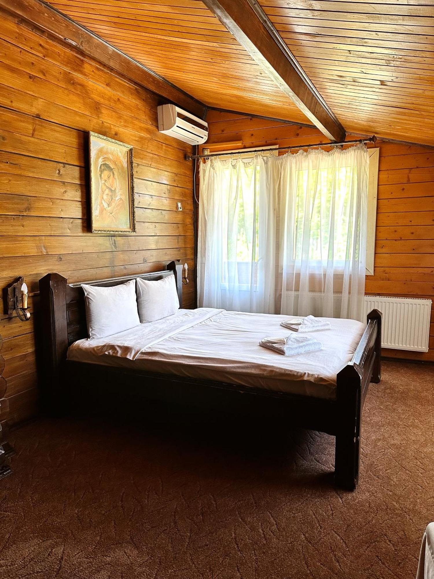 Orlyne Gnizdo Hotel Чернивци Екстериор снимка