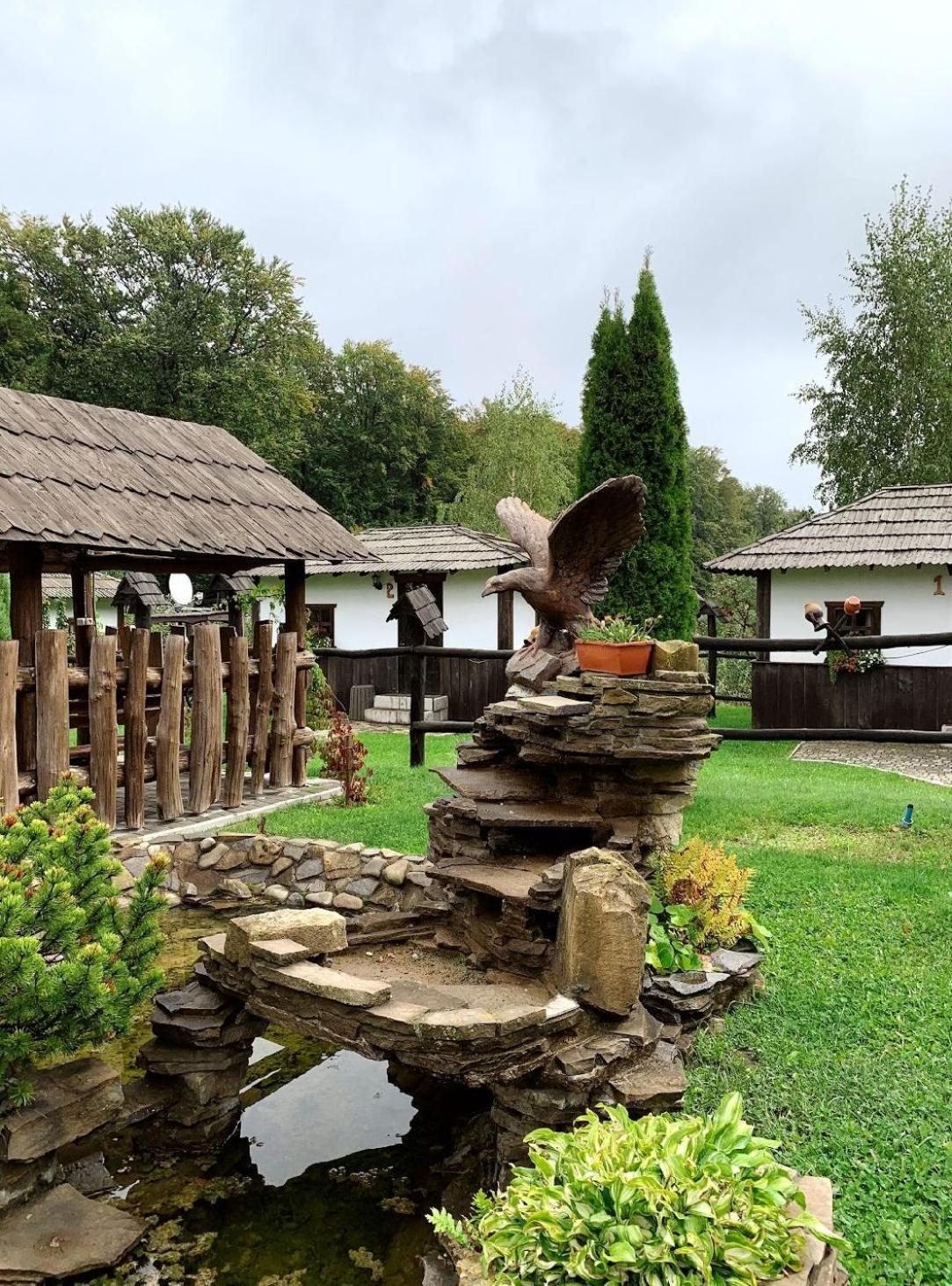 Orlyne Gnizdo Hotel Чернивци Екстериор снимка
