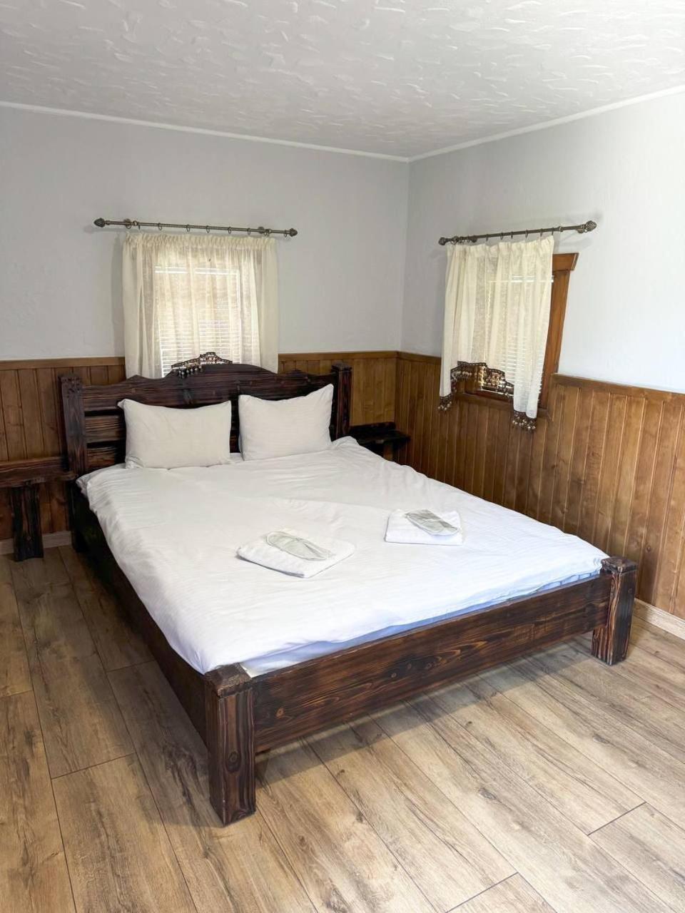 Orlyne Gnizdo Hotel Чернивци Стая снимка