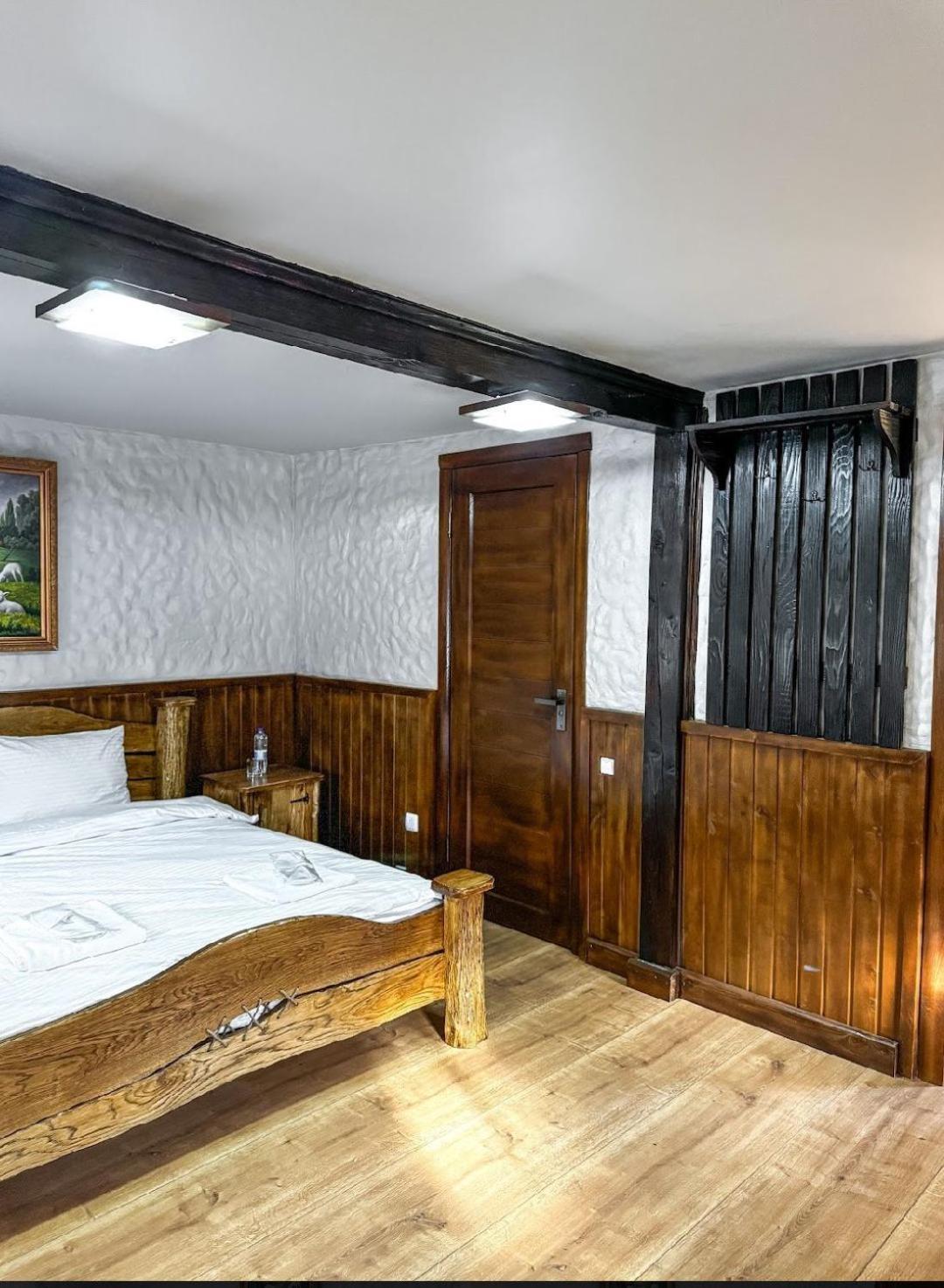 Orlyne Gnizdo Hotel Чернивци Стая снимка